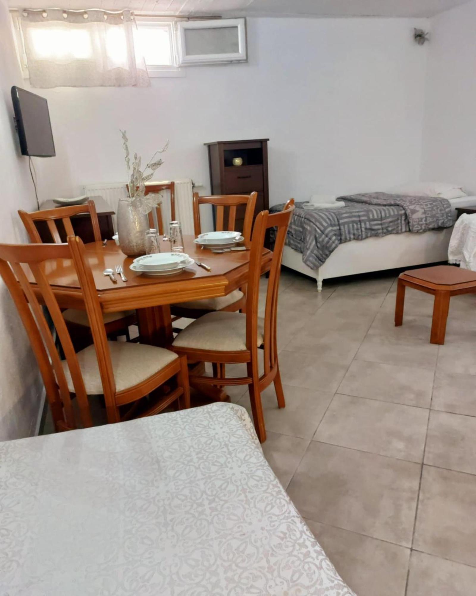 וולוס Maria'S Cozy Basement Studio ! מראה חיצוני תמונה